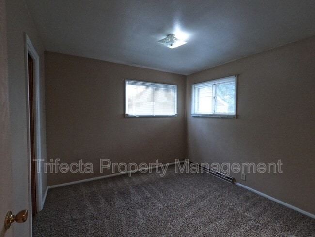 Building Photo - 622 Miller Dr