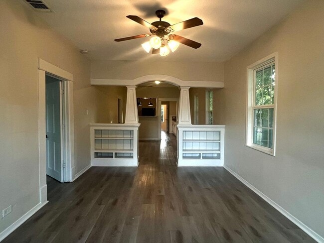 Building Photo - 106 Regina St