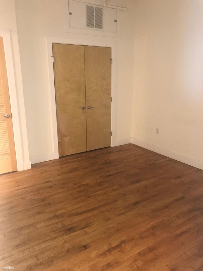 Building Photo - 1 br, 1 bath Condo - 613 N Lombardy St 207