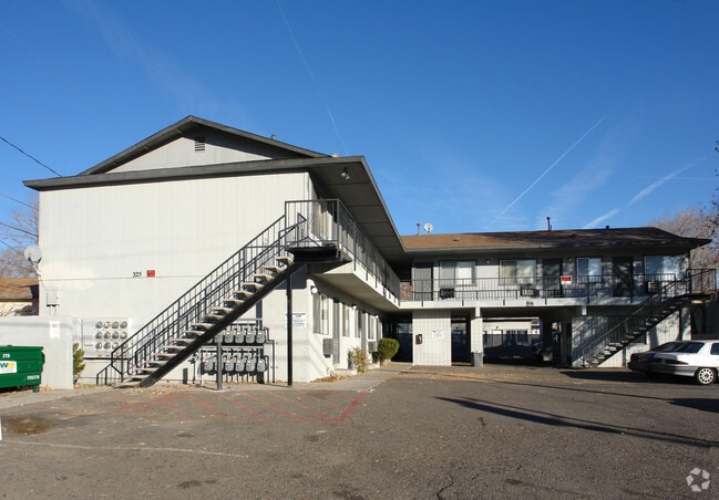 Building Photo - 325 E Grove St