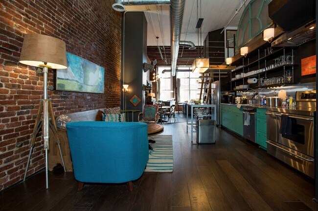 Building Photo - One of a Kind Furnished Condo in the Heart...