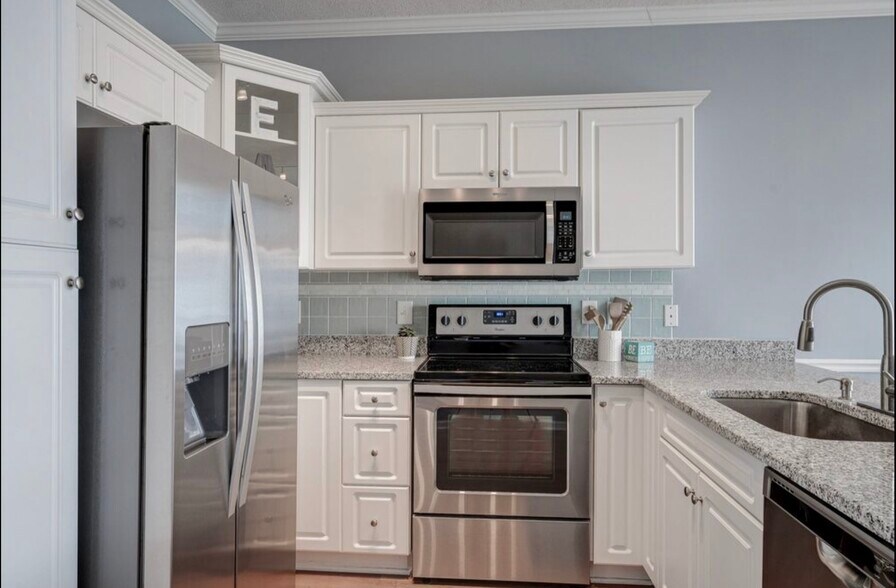 Building Photo - 617 Spence Enclave Way
