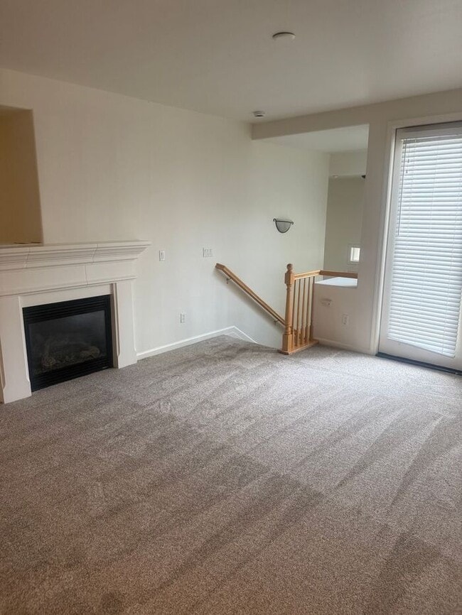 Building Photo - Stunning 2-bedroom, 2-bathroom townhouse