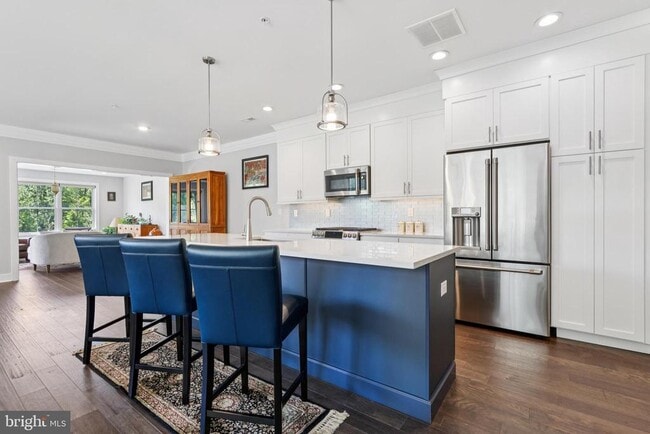 Building Photo - 45 Riverwalk