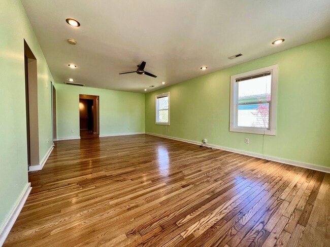 Building Photo - Beautiful and Spacious 5 Bedroom + 3 Bath Home w/ Office close to Downtown!