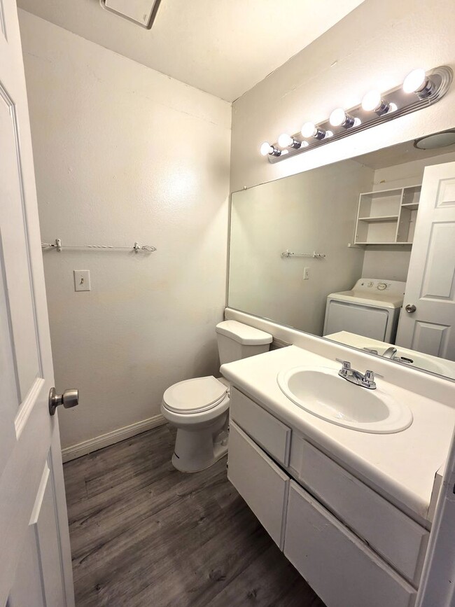 Building Photo - 4 Bd Room 2 Story House with Covered Patio