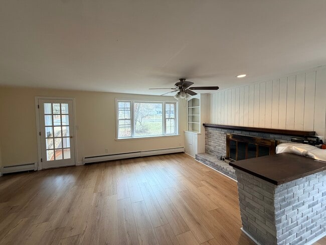 Building Photo - 2450 Foxon Rd