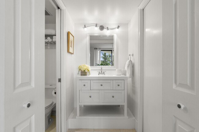 Building Photo - 2400 Presidential Way