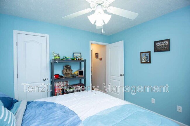 Building Photo - 3100 Gatewood Dr