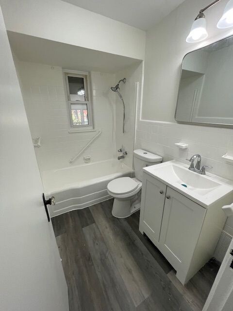 Building Photo - Newly renovated 4 bedroom 1.5 bath  Home i...