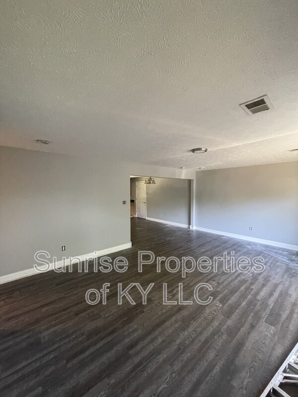 Building Photo - 3203 Hampstead Ct