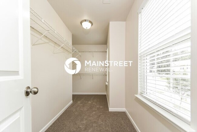 Building Photo - 3 Bedroom Pet-Friendly Home in GREENSBORO,...