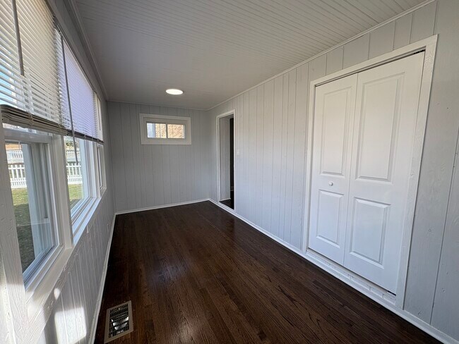 Building Photo - 307 Prairie Ave