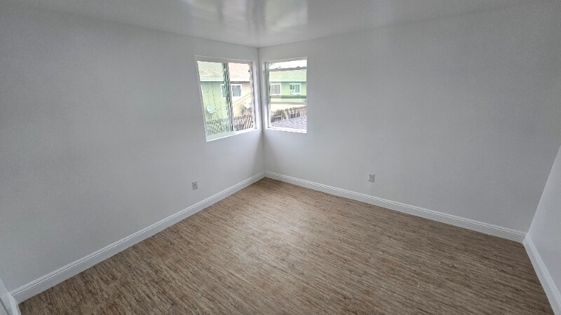 Building Photo - 711 N Sloan Ave