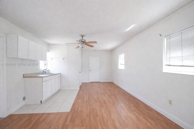 Building Photo - 3110 SW 33rd Ave