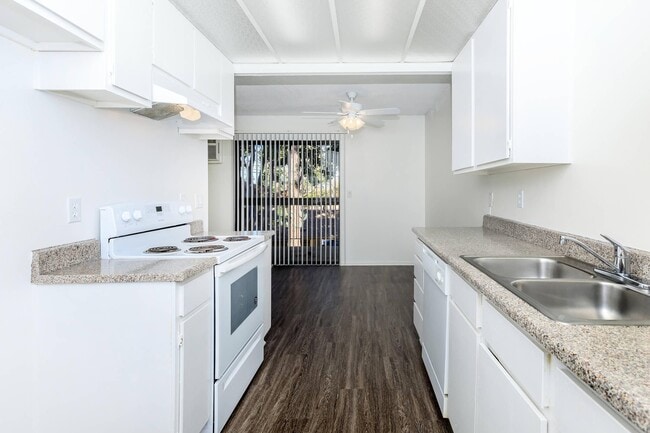 Building Photo - Palm Lane Apartment Homes