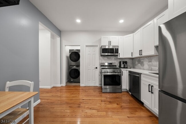 Building Photo - 31 Park Ave