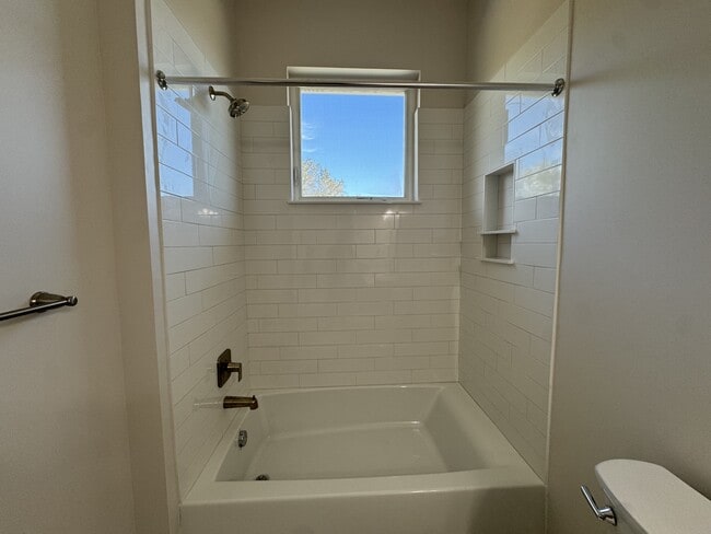 Building Photo - 89 Fishburne St