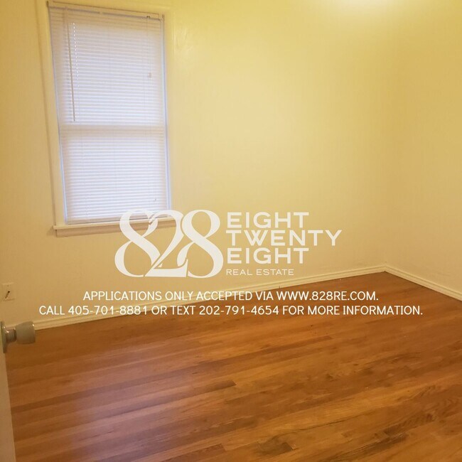 Building Photo - COMING SOON MID-FEBRUARY 2026! 4 bed/1 Bath House with an Awesome Backyard!