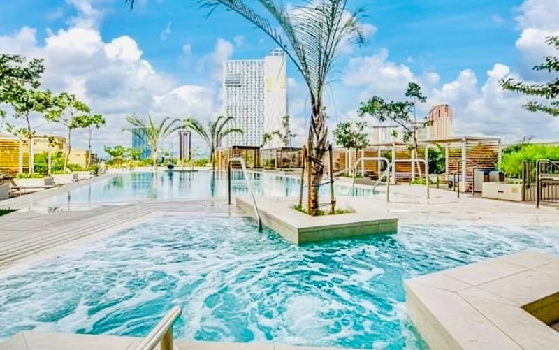 Building Photo - 987 Queen St