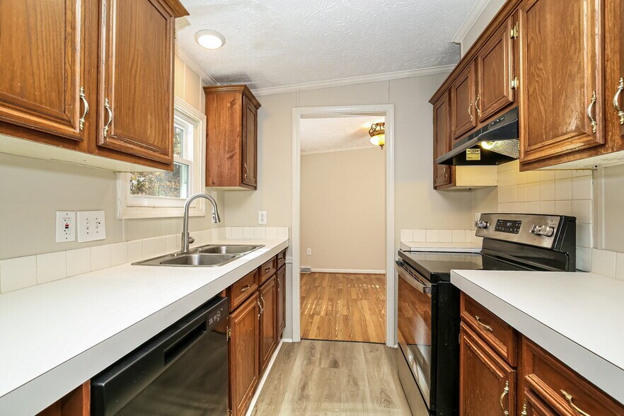 Building Photo - 5900 Holder Rd