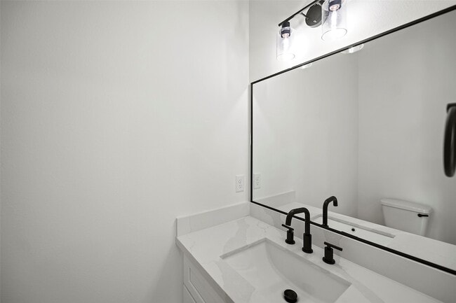 Building Photo - 870 W Little York Rd