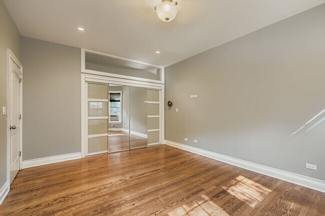 Building Photo - 2946 N Pine Grove Ave