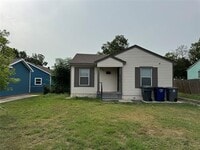 Building Photo - 2016 Deer Path Dr