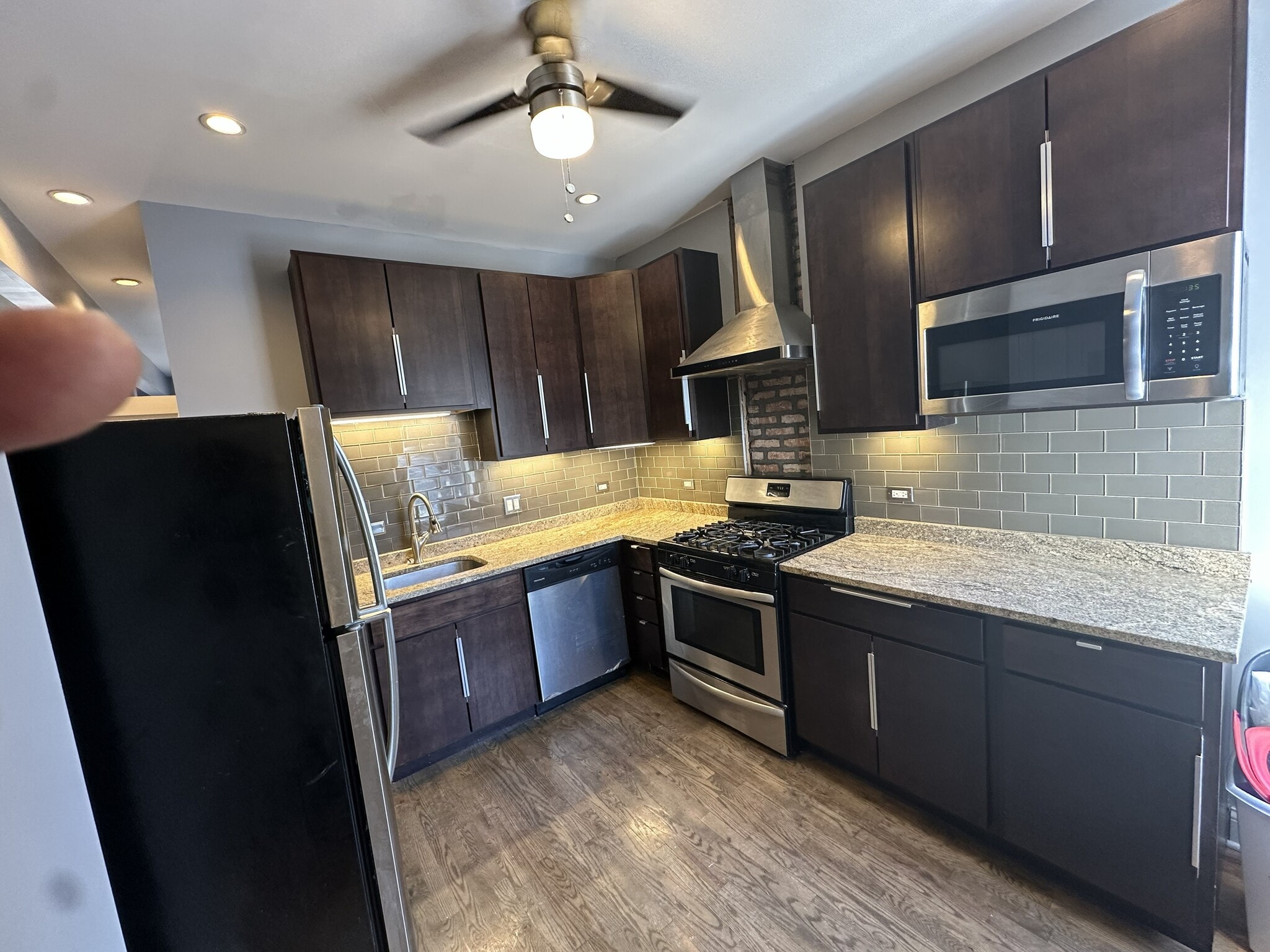 Building Photo - 10452 S Maryland Ave