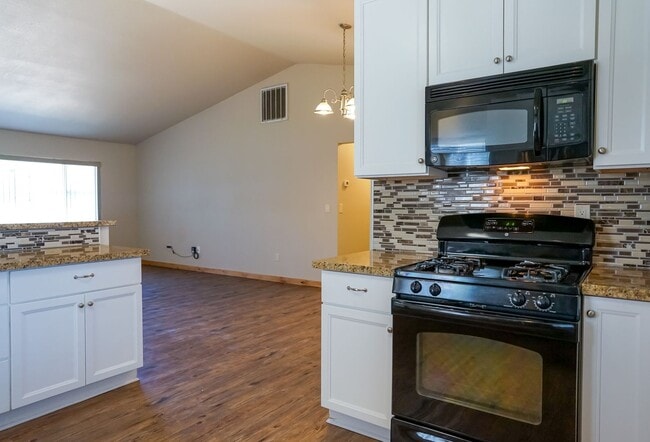 Building Photo - Three Bedroom Home in Hayden