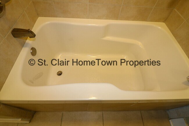 Building Photo - Furnished Condo on Logan Martin Lake