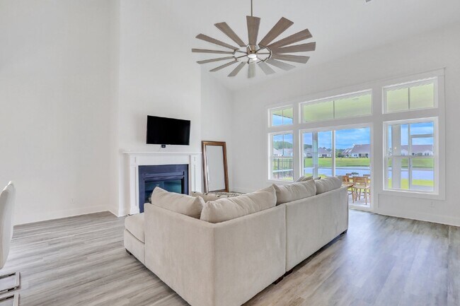 Building Photo - "Lagoon view in Lawton Station - Spacious ...