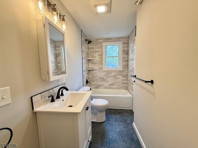 Building Photo - 84 Westervelt Pl