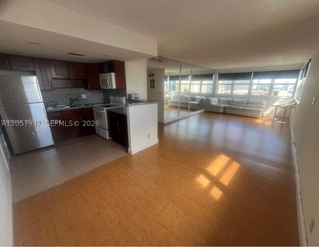 Building Photo - 111 Golden Isles Dr