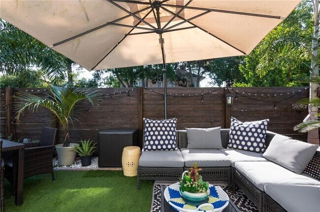 Building Photo - 1400 Locust St NE