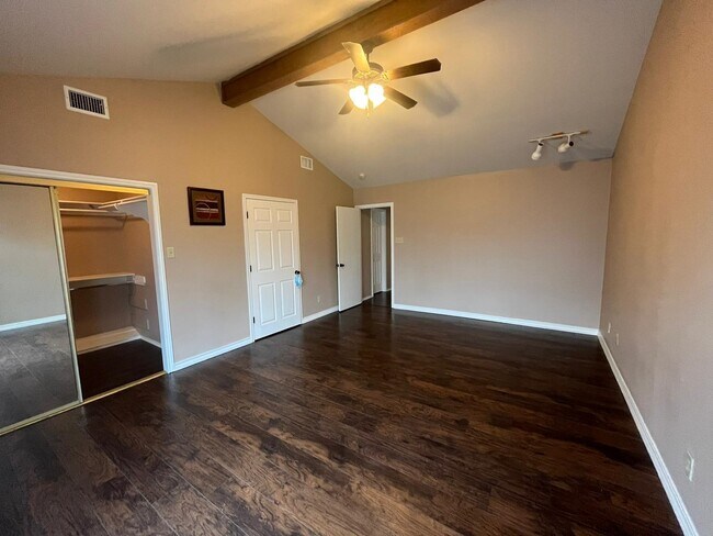 Building Photo - 2600 E San Jose St