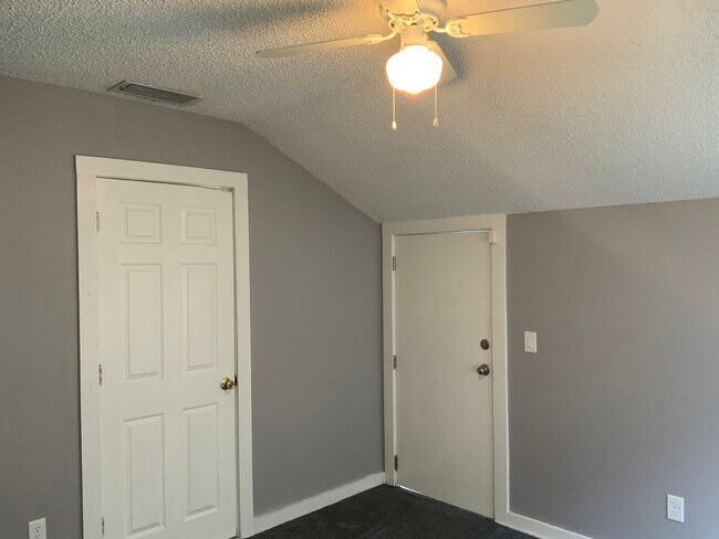 Bath/Entry Door - 582 N Volusia Ave