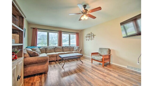 Building Photo - Beautiful Home at Silver Lake