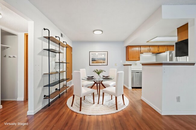 Building Photo - 923 S Zeno Way