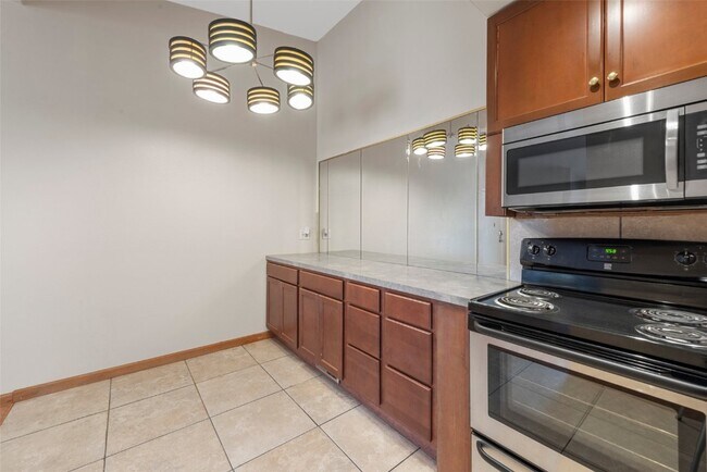 Building Photo - 10421 Briarbend Dr