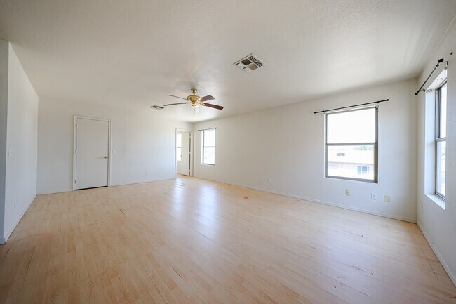 Building Photo - 11816 W Rosewood Dr