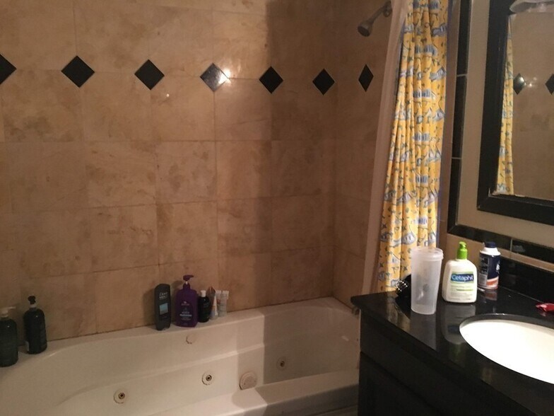 Building Photo - 536 Dorchester Ave