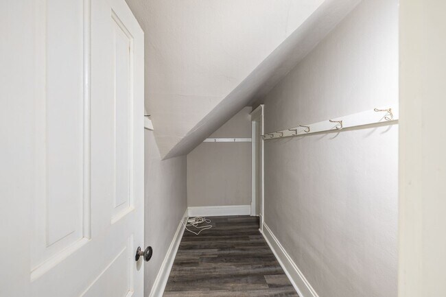 Building Photo - 1668 Oregon St