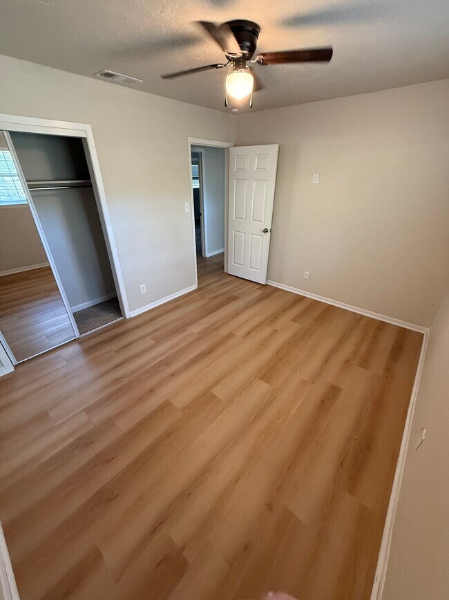 Building Photo - 604 Overlook Dr