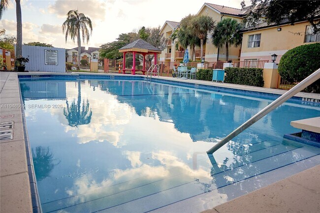 Building Photo - 7610 Westwood Dr