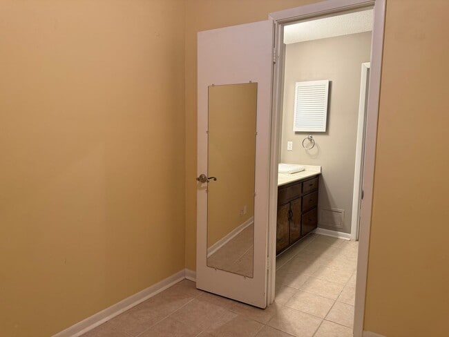 Building Photo - 133 River Ridge Rd