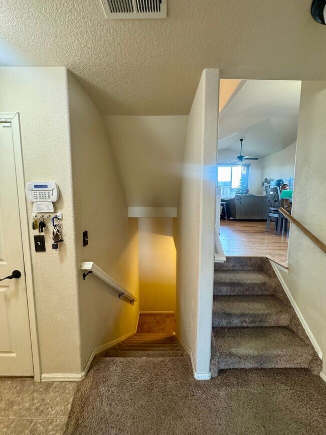 Building Photo - Gorgeous 3 bed/2.5 bath home with 3-CAR TANDEM GARAGE in Painted Sky