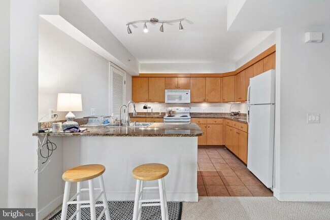 Building Photo - 616 E St NW