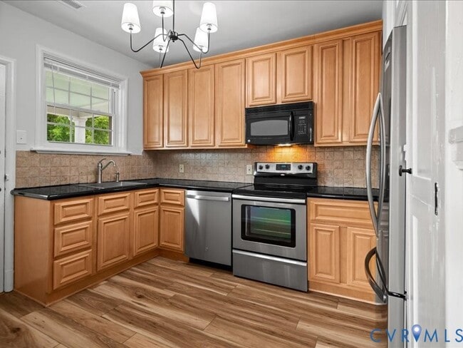 Building Photo - 4416 Bromley Ln