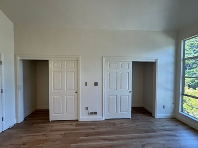 Building Photo - 280 Portola Dr